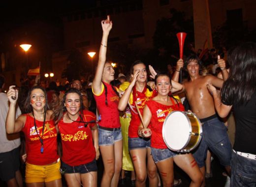 SUPER FOTO: Beti de bucurie! Cum au sarbatorit spaniolii castigarea Cupei Mondiale!_9
