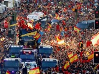 
	VIDEO Milioane de multumiri de la milioane de oameni! Jucatorii Spaniei au facut show in Madrid!

