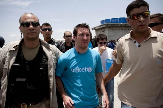 FOTO: Messi, primit ca un erou in Haiti: mii de fani l-au asteptat in Port-au-Prince!_7