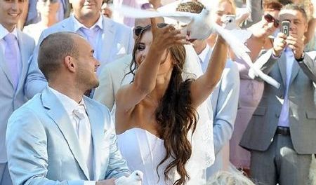 VIDEO / Sneijder a avut o nunta de VIS cu frumoasa Yolanthe! Vezi cum s-au imbracat Chivu si Adelina:_11