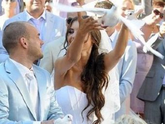
	VIDEO / Sneijder a avut o nunta de VIS cu frumoasa Yolanthe! Vezi cum s-au imbracat Chivu si Adelina:
