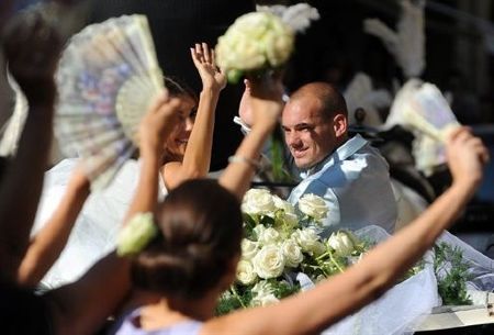 VIDEO / Sneijder a avut o nunta de VIS cu frumoasa Yolanthe! Vezi cum s-au imbracat Chivu si Adelina:_14