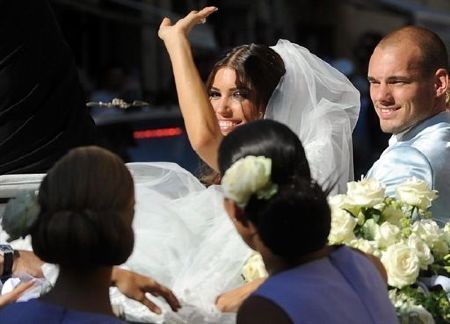 VIDEO / Sneijder a avut o nunta de VIS cu frumoasa Yolanthe! Vezi cum s-au imbracat Chivu si Adelina:_15