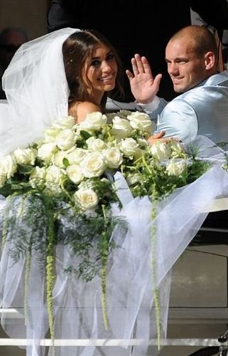 VIDEO / Sneijder a avut o nunta de VIS cu frumoasa Yolanthe! Vezi cum s-au imbracat Chivu si Adelina:_17