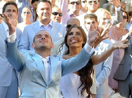 VIDEO / Sneijder a avut o nunta de VIS cu frumoasa Yolanthe! Vezi cum s-au imbracat Chivu si Adelina:_22