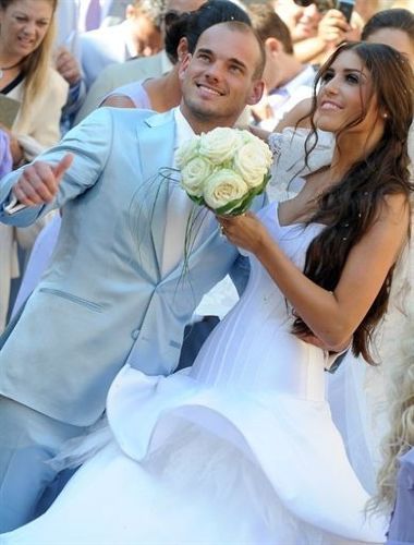 VIDEO / Sneijder a avut o nunta de VIS cu frumoasa Yolanthe! Vezi cum s-au imbracat Chivu si Adelina:_4