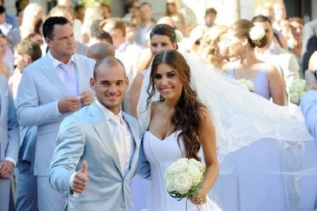 VIDEO / Sneijder a avut o nunta de VIS cu frumoasa Yolanthe! Vezi cum s-au imbracat Chivu si Adelina:_5