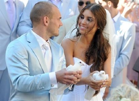 VIDEO / Sneijder a avut o nunta de VIS cu frumoasa Yolanthe! Vezi cum s-au imbracat Chivu si Adelina:_7