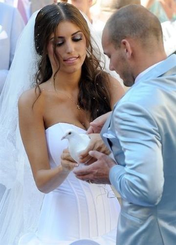 VIDEO / Sneijder a avut o nunta de VIS cu frumoasa Yolanthe! Vezi cum s-au imbracat Chivu si Adelina:_10