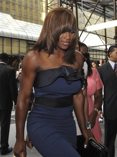 Dupa modelul Chivu, Serena Williams s-a accidentat STUPID! A calcat pe CIOBURI:_2