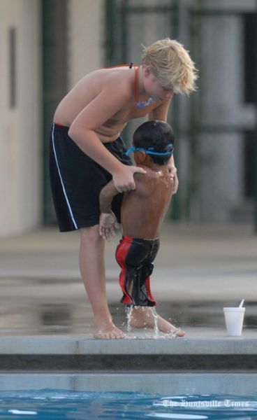 Imagini CUTREMURATOARE! A invatat sa inoate la 6 ani fara picioare si o mana! FOTO_7