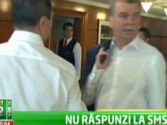 
	VIDEO: De ce nu a ajuns Zicu la Rapid? &quot;Pentru ca Dinu Gheorghe&nbsp;nu isi aude&nbsp;telefonul cand suna!&quot;
