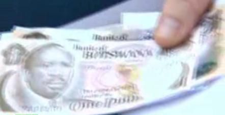 S-a gasit moneda in care vor fi platiti arbitrii care gresesc! Vine din Botswana, incepe cu P... :))_2