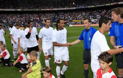 
	Jucatorii de&nbsp;la&nbsp;Real Mallorca au protestat fata de UEFA, la meciul de retragere al lui Van Bronkhorst!
