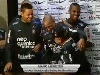 
	Brazilia are un nou selectioner! Ce surpriza i-au facut Ronaldo si Roberto Carlos lui Mano Menezes:
