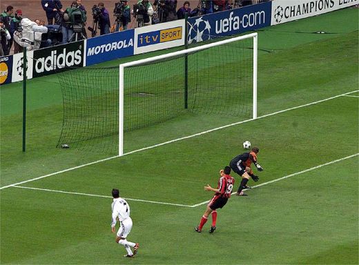 Vezi primul gol marcat de Raul pentru Real Madrid! 22 de poze cu RaulREAL_7
