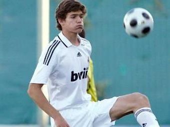 
	A sosit la Real Madrid cand avea 9 ani si acum a fost transferat la Bolton!
