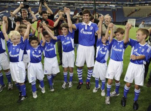 FOTO: Cat de RARA e imaginea asta: Raul, in tricoul lui Schalke! "Nu am nicio problema sa joc contra Realului"_21