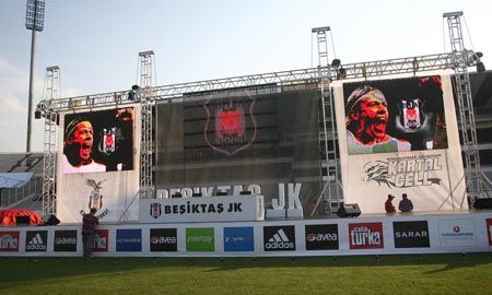 Vezi cum a fost primit Guti de cei 20.000 de spectatori pe stadionul lui Besiktas! VIDEO_1