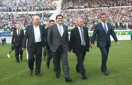 Vezi cum a fost primit Guti de cei 20.000 de spectatori pe stadionul lui Besiktas! VIDEO_12
