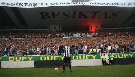 Vezi cum a fost primit Guti de cei 20.000 de spectatori pe stadionul lui Besiktas! VIDEO_17