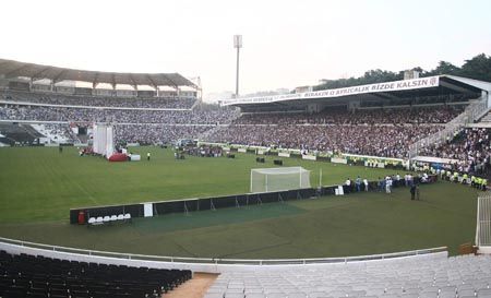 Vezi cum a fost primit Guti de cei 20.000 de spectatori pe stadionul lui Besiktas! VIDEO_24