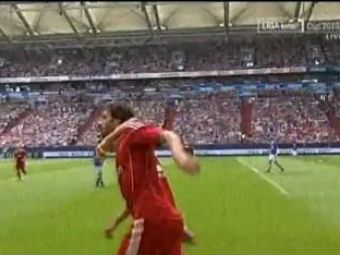 
	VIDEO Van Nistelrooy l-a eclipsat pe Raul la debutul in Germania! Schalke 2-1 Hamburg! 
