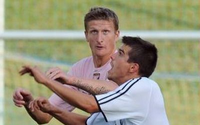VIDEO: Goian s-a accidentat la amicalul cu Dinamo Tirana! Rateaza nationala in startul preliminariilor Euro 2012_1