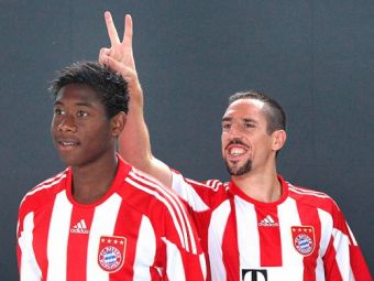 
	FOTO! Caterinca MAXIMA cu Ribery la poza oficiala a lui Bayern Munchen! :))
