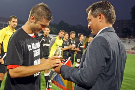FOTO! Andrei Cristea a primit trofeul de golgeter al Ligii I!_1