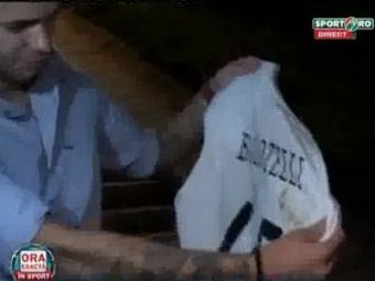
	Primul trofeu din cariera lui Daminuta! I-a luat tricoul lui Balotelli &quot;E transpirat, i-am zis sa nu alerge mult!&quot; VIDEO
