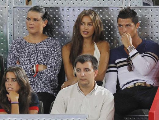 FOTO: O inseala Ronaldo pe Irina? Vezi cum s-au distrat cei doi la meciul de baschet dintre SUA si Spania!_1