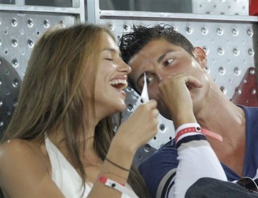 FOTO: O inseala Ronaldo pe Irina? Vezi cum s-au distrat cei doi la meciul de baschet dintre SUA si Spania!_8