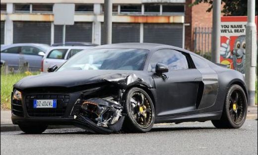 FOTO Balotelli si-a facut praf super bolidul Audi de 140.000 de euro!_3