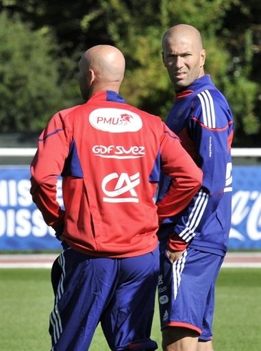 Franta vrea sa bata Romania cu Zidane! Blanc l-a convocat la nationala:_15