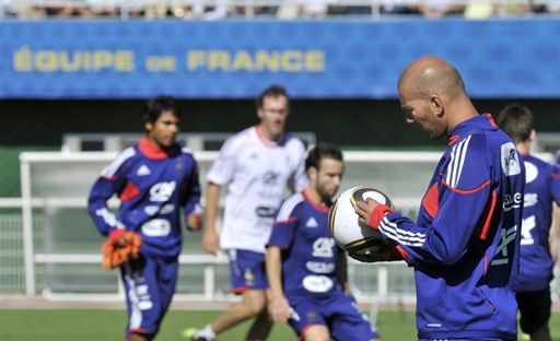 Franta vrea sa bata Romania cu Zidane! Blanc l-a convocat la nationala:_16