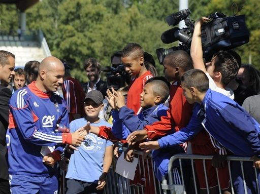 Franta vrea sa bata Romania cu Zidane! Blanc l-a convocat la nationala:_5