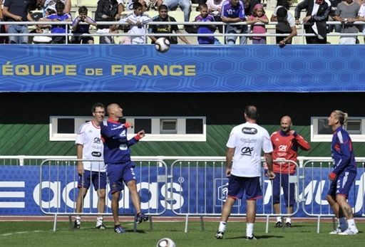 Franta vrea sa bata Romania cu Zidane! Blanc l-a convocat la nationala:_10