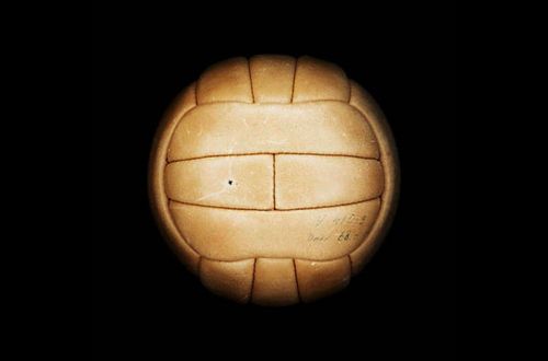 FOTO: De la mingea cu siret la cea de "35" si acum la Jabulani! Cum a evoluat mingea de fotbal de-a lungul istoriei_6