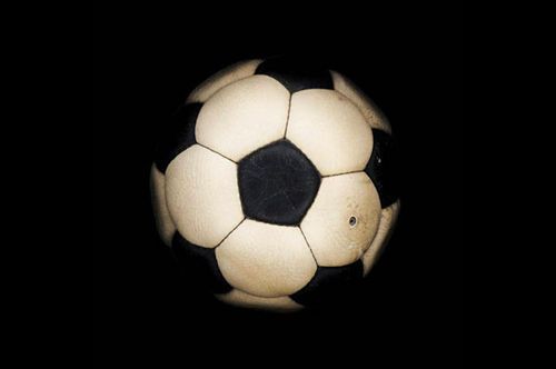 FOTO: De la mingea cu siret la cea de "35" si acum la Jabulani! Cum a evoluat mingea de fotbal de-a lungul istoriei_9