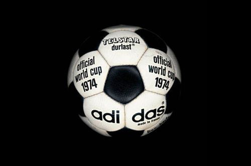 FOTO: De la mingea cu siret la cea de "35" si acum la Jabulani! Cum a evoluat mingea de fotbal de-a lungul istoriei_10