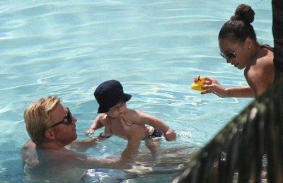 FOTO / Becker si-a scos copilul si nevasta la piscina! Vezi imagini cu fostul tenisman si manechinul Lilly!_3