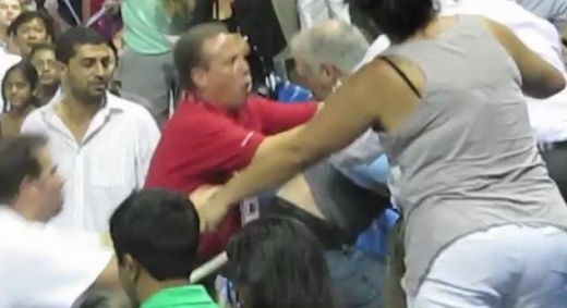 
	VIDEO Asa-i in tenis? O femeie s-a batut cu un barbat in tribuna la US Open!

