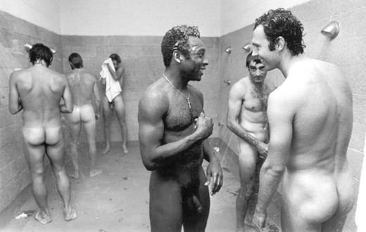 Dovada ca Pele nu era atat de MARE:) Vezi o poza legendara cu Pele si Beckenbauer!_1