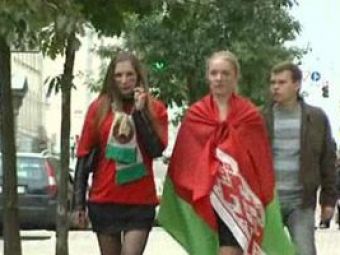 
	Bielorusele au castigat razboiul din tribune! Cum si-au sustinut nationala:
