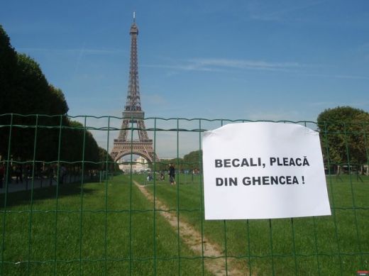 "Pleaca din Ghencea" sau "Not welcome anywhere". Care campanie e mai reusita? FOTO_15