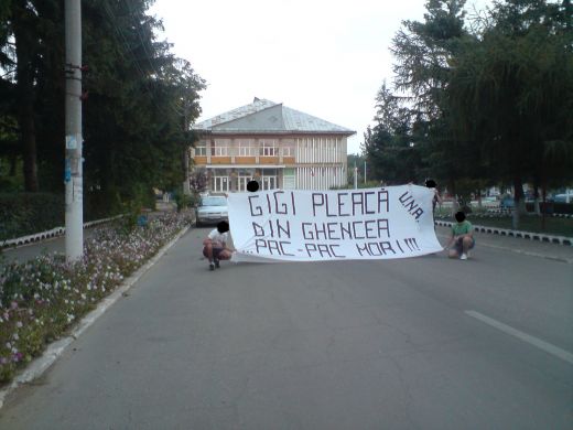 "Pleaca din Ghencea" sau "Not welcome anywhere". Care campanie e mai reusita? FOTO_6