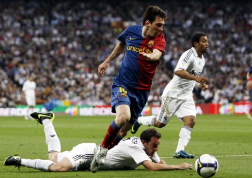 VIDEO / L10nel Messi! Azi se fac 10 ani de la venirea lui Messi la Barca! Este cel mai bun din lume?_34
