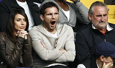 
	FOTO / Lampard si-a dus iubita la meciul lui Chelsea! Prea multe goluri te plictisesc deja...
