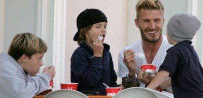 Romeo Beckham, noul geniu in lumea modei! Fratii lui s-au apucat de skateboard!_1